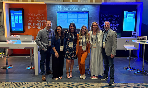 Employees at the MHI Congress Expo